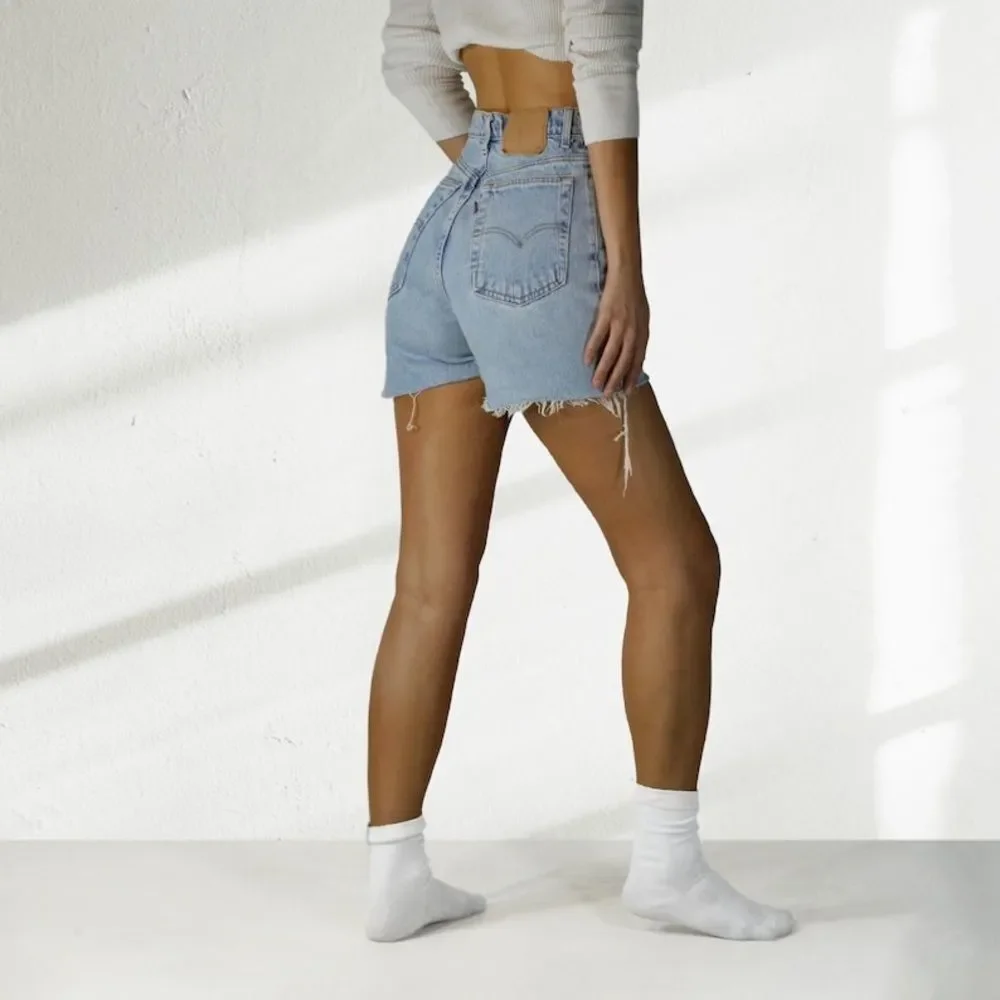 Levis Womens 512 Light Blue Wash Slim Fit Raw Hem Jean Shorts Size 6 Long